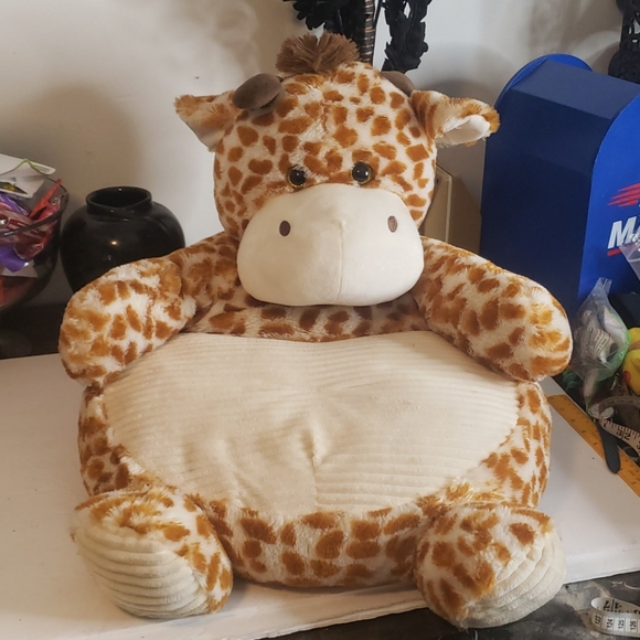 giraffe plush chair